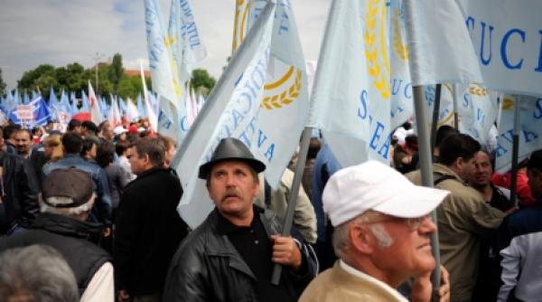 protestele continua mii de oameni picheteaza prefecturile din tara