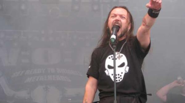 rockul isi face loc in eter