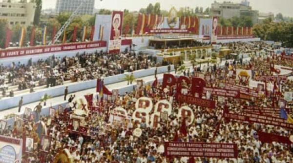 bani aruncati pe geam in romania socialista