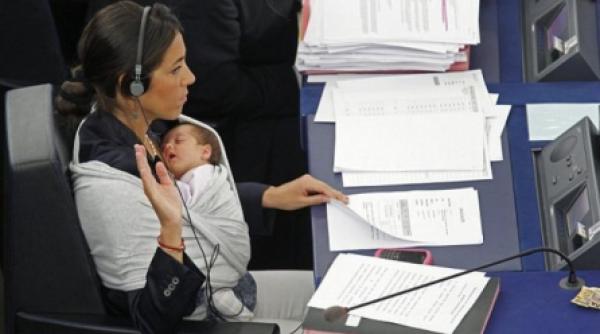 ssst un bebelus doarme in parlamentul european