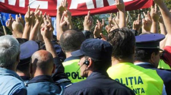 revolta caschetelor in fata cotroceniului