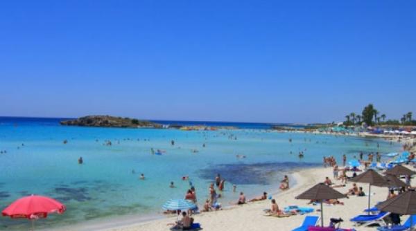 insula afroditei asteapta seniorii