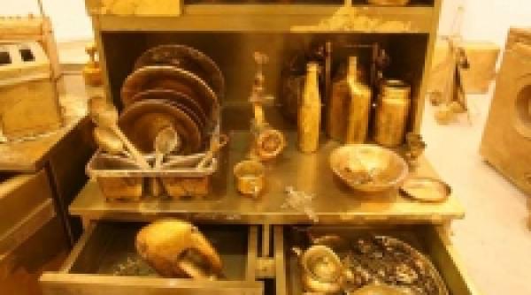 lumea aurita a apartamentului comunist