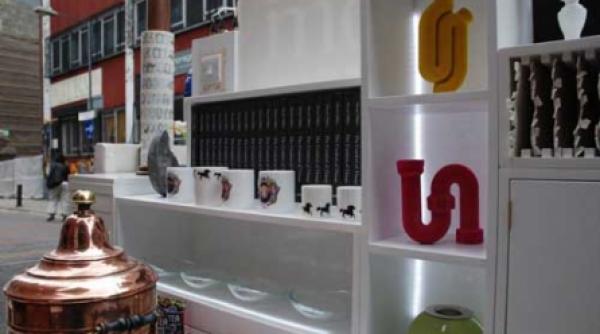 proiectul love me live with me