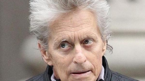 danny devito a acceptat un premiu pentru michael douglas