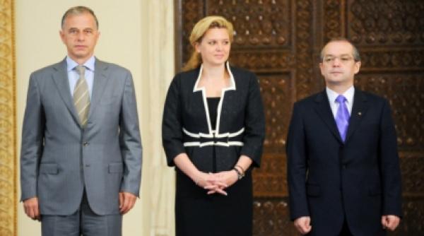 ponta crede ca geoana arata ca dracu langa anastase si boc