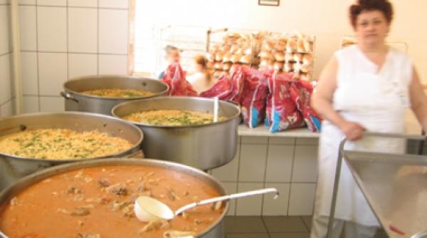 foamea ii impinge pe intelectuali spre cantinele sociale