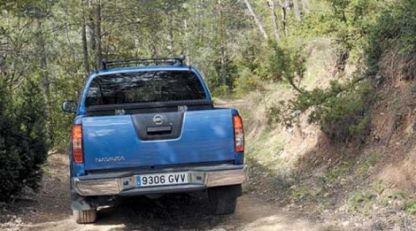 noul navara pick up cu dotari premium