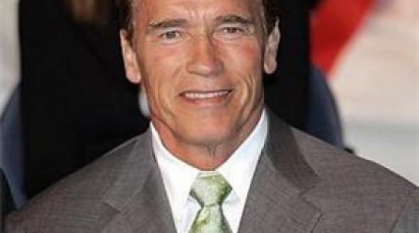 arnold schwarzenegger se twittereste cu dmitri medvedev
