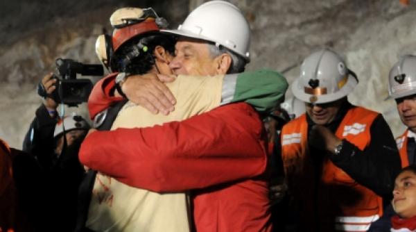 actiune de salvare spectaculoasa dupa 69 de zile sunt scosi din fundul pamantului