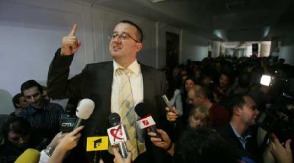 protest spontan la ministerul finantelor pe motivul reducerii cu 60 a veniturilor