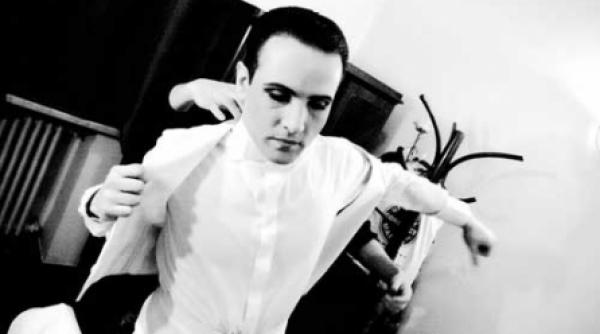 razvan mazilu dincolo de oglinda