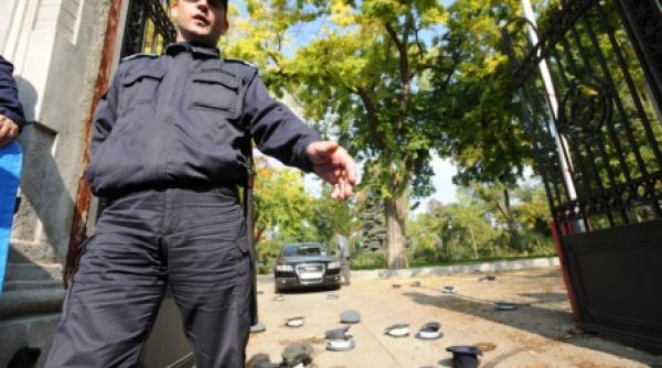 jos cascheta in curtea pdl