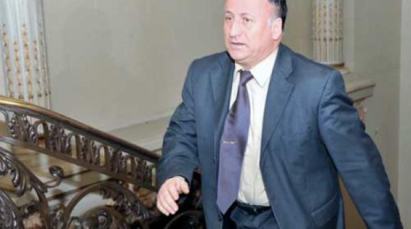 mai vrea sa detina controlul absolut