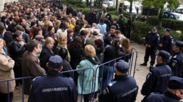 profesorii cer demisia lui funeriu iar finantistii ar putea relua protestele