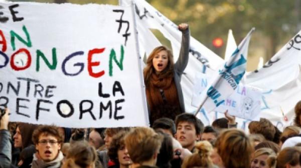studentii francezi protesteaza fata de cresterea varstei de pensionare