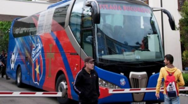 autocarul stelei a fost atacat de fanii dinamovisti la intrarea in stadion