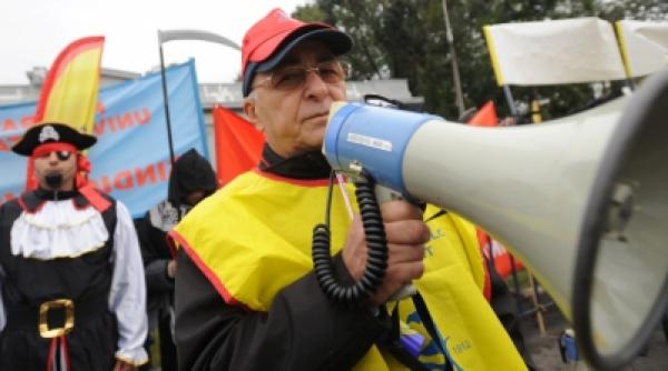 profesorii protesteaza din nou in fata ministerului educatiei