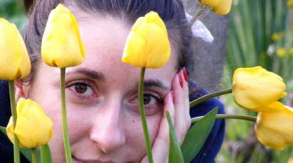 romania are culoarea rosie culoarea craciunului si a dragostei