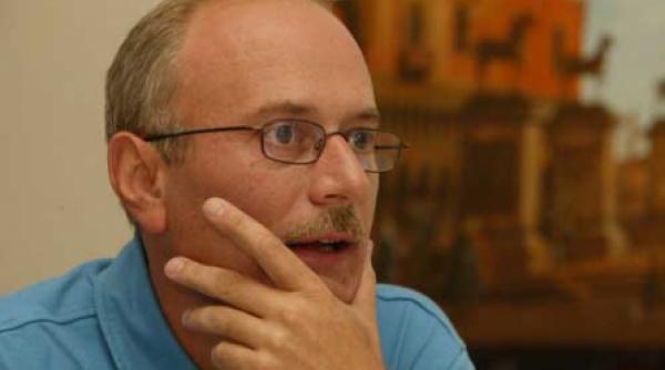 toni grecu prefer sa rezist in aceasta tara trista si plina de umor