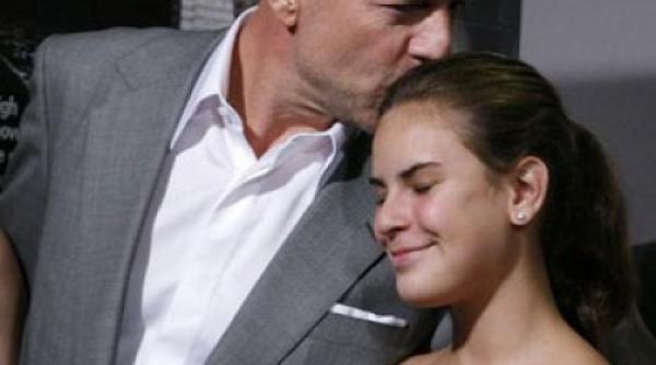 bruce willis i a recomandat fiicei sale sa se rada pe cap