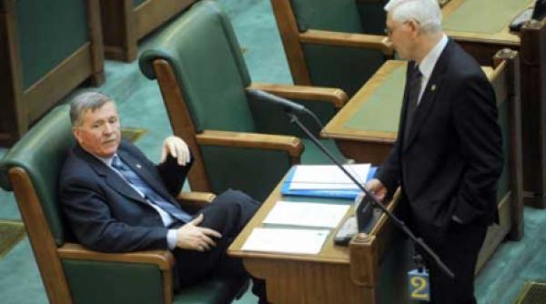 umilirea oamenilor de stiinta oprita