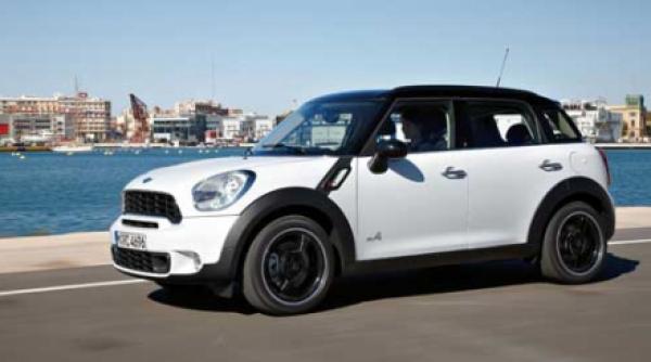 mini countryman pe strazile bucurestiului