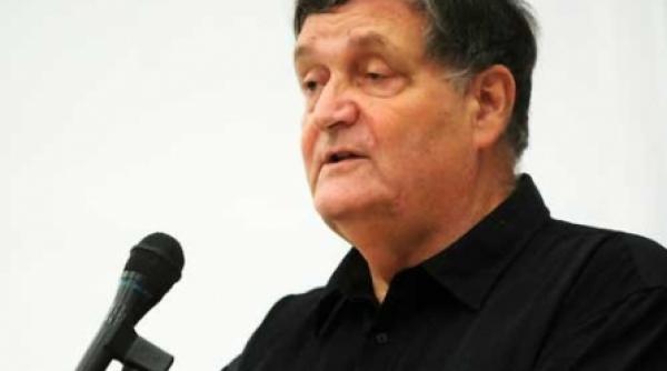 alex stefanescu daca s ar asculta ar fi o crima discreta