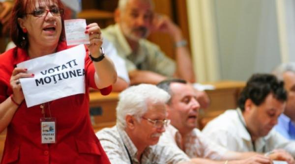 motiunea de cenzura pe ultima suta de metri