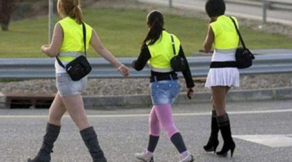 vesta reflectorizanta accesoriu obligatoriu pentru prostituatele din spania