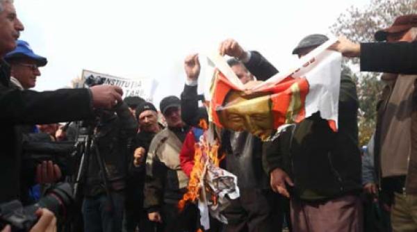 ma simt abandonat de presedinte