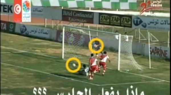 video incredibil un portar tunisian apara din spatele portii