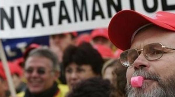 protest la cluj 2009 sa traiti bine 2010 sa traiti 25 2011 mai traiti