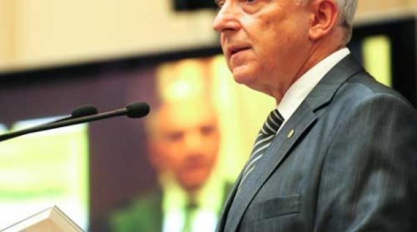 suntem incoerenti in politici si asta ne costa