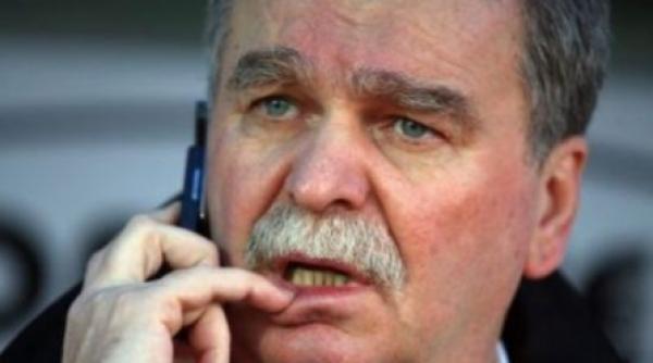 dinu gheorghe borcea e un dobitoc e turbat din nastere