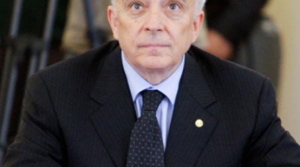 isarescu se minuneaza de scumpirea benzinei aflati de ce cresc preturile