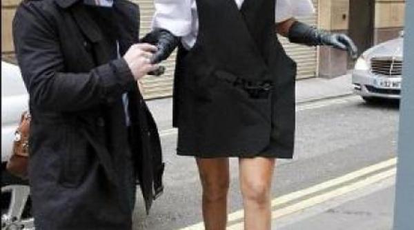 lady gaga face yoga in ghete cu platforma