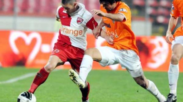 cainii joaca in gruia pe o prima record