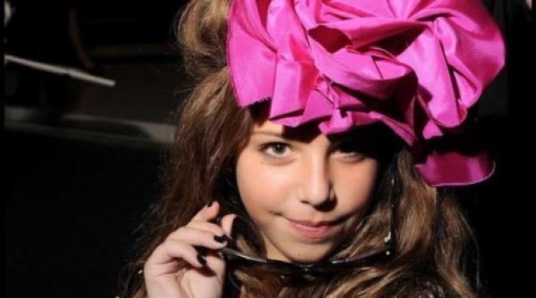 o fetita de 11 ani din sua creeaza haine pentru vedete de la hollywood