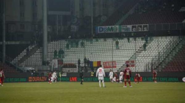 cosmarul fanilor dinamovisti in gruia