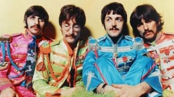 haina lui john lennon de zece ori mai scumpa decat jacheta rosie a lui michael