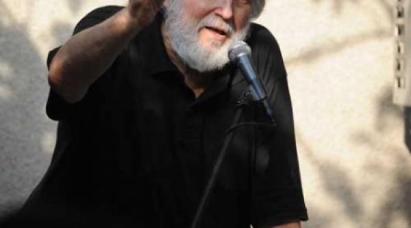 marturii din mers ale unei iubiri numite romania