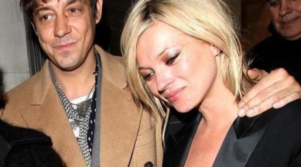 kate moss cauta loc la cimitir