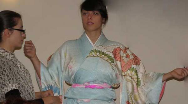 cum se imbraca un kimono