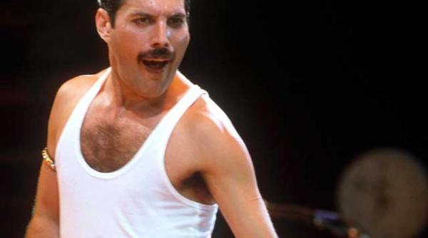 la 40 de ani grupul queen se innoieste