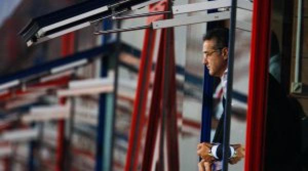 becali s a suparat pe jucatori si pe lacatus altii gata