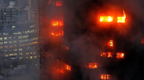 infern in shanghai s au aruncat de la geamuri pentru a scapa de flacari