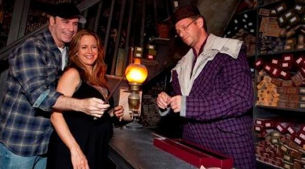 john travolta n are voie sa vorbeasca la nasterea fiului sau