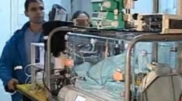 gemeni nascuti prematur lasati noua zile fara incubator