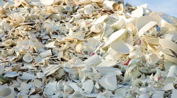 gresie din farfurii reciclate